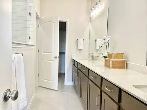 Bath - 114 Kays Path, Georgetown, TX 78626 photo 2 of 9