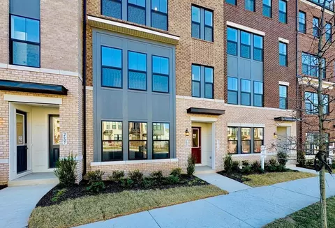 2609 River Birch Rd, Herndon, VA 20171