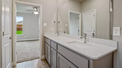 Bath - 1935 Jackson St, Cleburne, TX 76033 photo 2 of 12