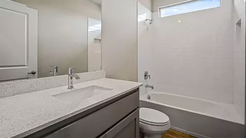 Bath - 1935 Jackson St, Cleburne, TX 76033 photo 6 of 12