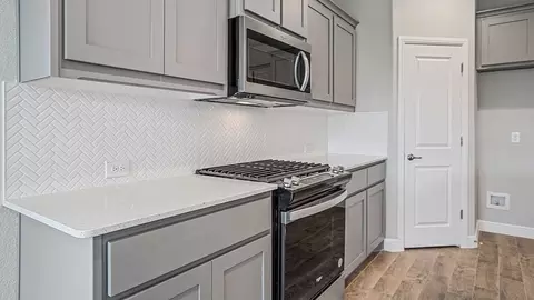 Kitchen - 1935 Jackson St, Cleburne, TX 76033 photo 4 of 11