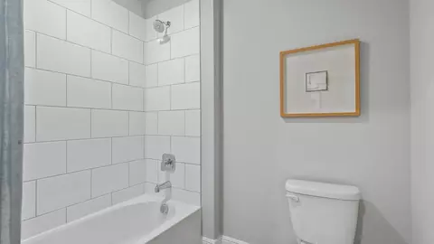 Bath - 1935 Jackson St, Cleburne, TX 76033 photo 9 of 12