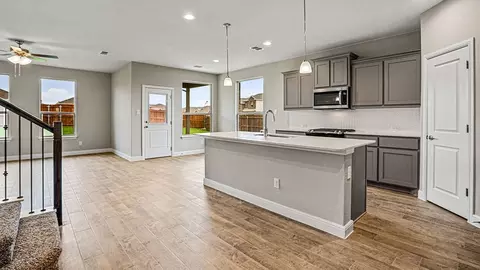 Kitchen - 1935 Jackson St, Cleburne, TX 76033 photo 5 of 11