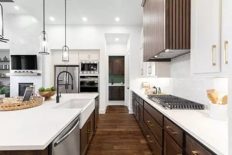 Kitchen - 325 Vale Run, Kyle, TX 78640 photo 5 of 9
