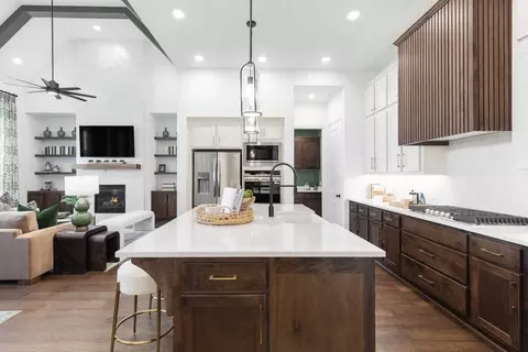 Kitchen - 325 Vale Run, Kyle, TX 78640 photo 8 of 9