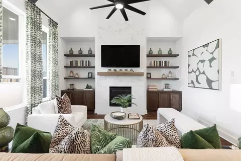 Living - 325 Vale Run, Kyle, TX 78640 photo 2 of 6