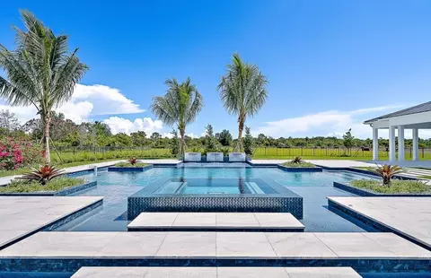 Exterior - 20128 SE Bridgewater Dr, Jupiter, FL 33458 photo 8 of 9