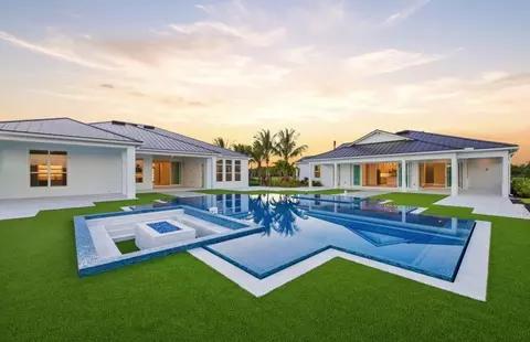 Exterior - 20128 SE Bridgewater Dr, Jupiter, FL 33458 photo 5 of 9