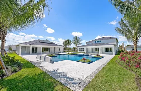 Exterior - 20128 SE Bridgewater Dr, Jupiter, FL 33458 photo 6 of 9