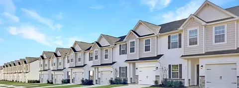 107 Holly Oak Ct, Fountain Inn, SC 29644