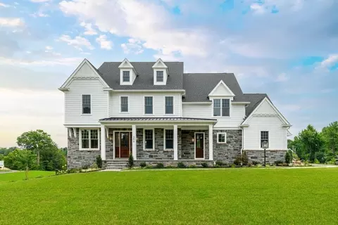 Exterior - 319 Walnut Ave, Wayne, PA 19087 photo 2 of 16