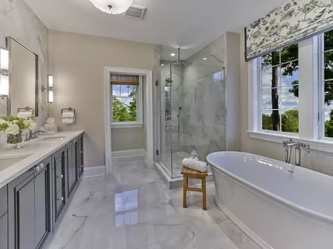 Bath - 319 Walnut Ave, Wayne, PA 19087 photo 1 of 1