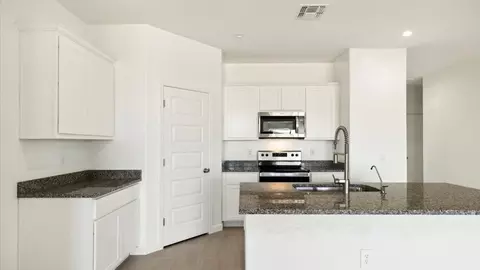 Kitchen - 9648 S Caballo Dr, Apache Junction, AZ 85120 photo 1 of 8