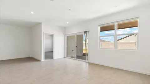 Living - 9648 S Caballo Dr, Apache Junction, AZ 85120 photo 3 of 5