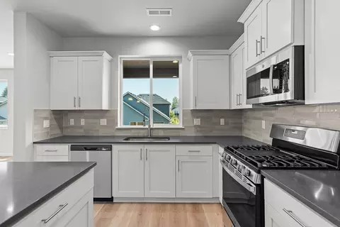4215 NE 188th St, Vancouver, WA 98686