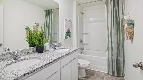 Bath - 7410 Irwin Oaks Rd, Corryton, TN 37721 photo 2 of 7