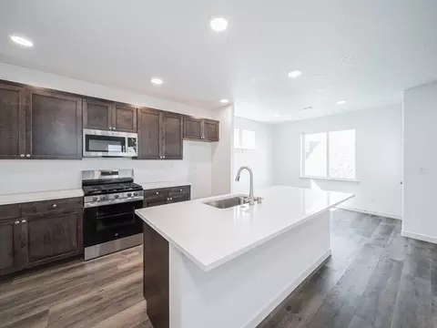 Kitchen - 2202 Fire Time Loop, Richland, WA 99352 photo 5 of 6