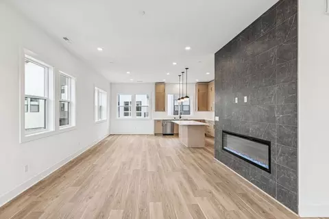 Living - 18805 99th Ct NE UNIT E, Bothell, WA 98011 photo 1 of 4