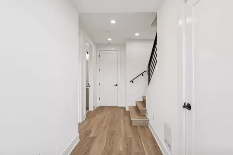 Entry Way - 18805 99th Ct NE UNIT E, Bothell, WA 98011 photo 2 of 3