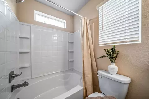 Bath - 21842 E 46th Pl, Aurora, CO 80019 photo 2 of 5