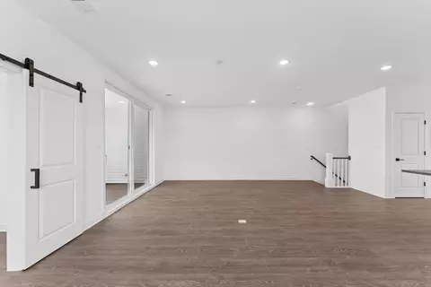 Living - 715 Iron Forge Rd UNIT B, Frederick, MD 21702 photo 3 of 3