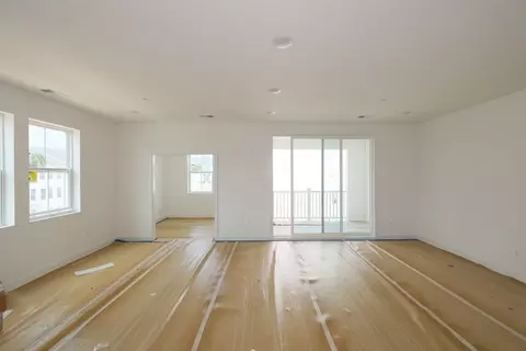Living - 715 Iron Forge Rd UNIT B, Frederick, MD 21702 photo 1 of 3