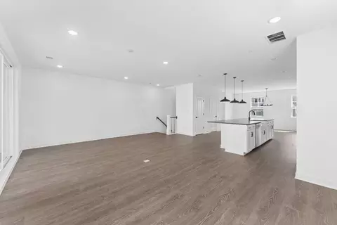 Living - 715 Iron Forge Rd UNIT B, Frederick, MD 21702 photo 1 of 3