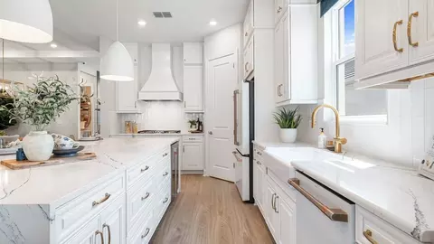 Kitchen - 10614 Eclipse St, Sarasota, FL 34241 photo 3 of 13