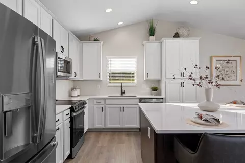 Kitchen - 2039 Windswept Farms Dr, Eureka, MO 63025 photo 2 of 17