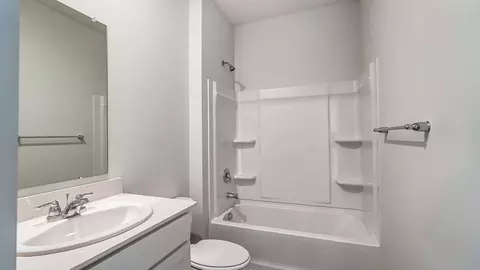 Bath - 1797 Jacko Ln, Circleville, OH 43113 photo 3 of 8