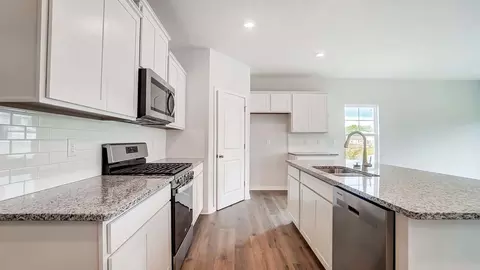 Kitchen - 1797 Jacko Ln, Circleville, OH 43113 photo 4 of 12