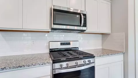 Kitchen - 1797 Jacko Ln, Circleville, OH 43113 photo 6 of 12