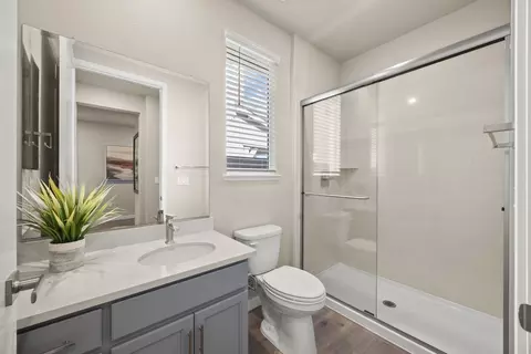 Bath - 1284 Winterhart St, Galt, CA 95632 photo 2 of 4