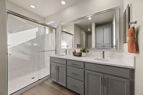 Bath - 1284 Winterhart St, Galt, CA 95632 photo 1 of 4