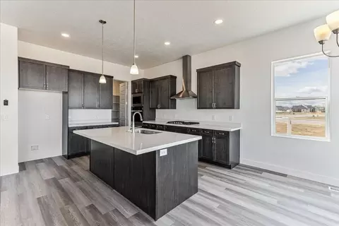 Kitchen - 2451 W Aurora Ave, Mapleton, UT 84664 photo 3 of 8