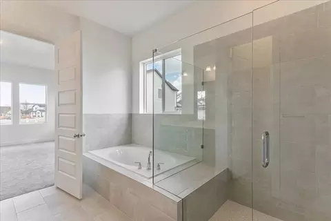Bath - 2451 W Aurora Ave, Mapleton, UT 84664 photo 2 of 6