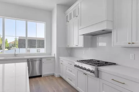Kitchen - 9566 S Bernese Ln, Sandy, UT 84092 photo 2 of 2