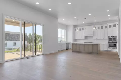 Living - 9566 S Bernese Ln, Sandy, UT 84092 photo 5 of 6