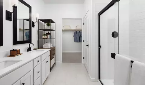 Bath - 5803 White Rabbit Dr, Bakersfield, CA 93306 photo 2 of 3