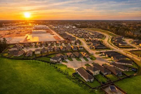 View/Area - 814 Ridgewood Cliffs Ct, Willis, TX 77378 photo 1 of 18