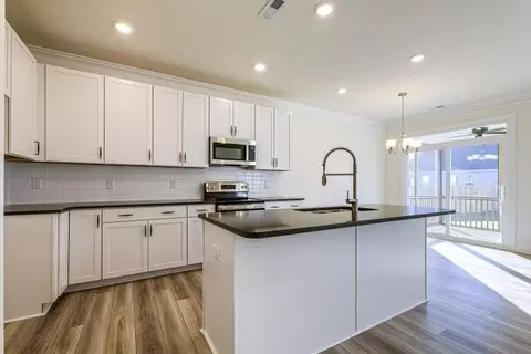 Kitchen - 43 Black Forest Pointe Trl, Benson, NC 27504 photo 3 of 13