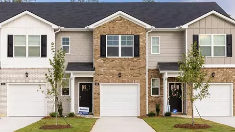 202 Kenmore Cir, Perry, GA 31069