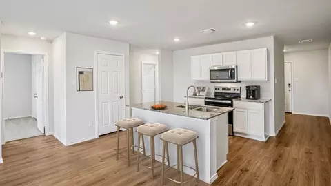 Kitchen - 813 Cr 313, Jarrell, TX 76537 photo 5 of 6