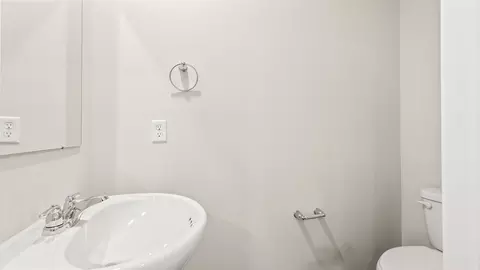 Bath - 10347 Mae Ct, Cincinnati, OH 45251 photo 5 of 8