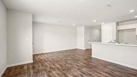 Living - 10347 Mae Ct, Cincinnati, OH 45251 photo 3 of 4