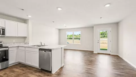 Living - 10347 Mae Ct, Cincinnati, OH 45251 photo 1 of 4