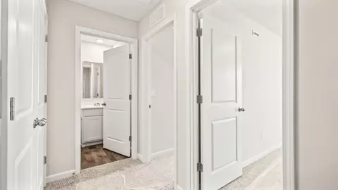 Entry Way - 10347 Mae Ct, Cincinnati, OH 45251 photo 6 of 8