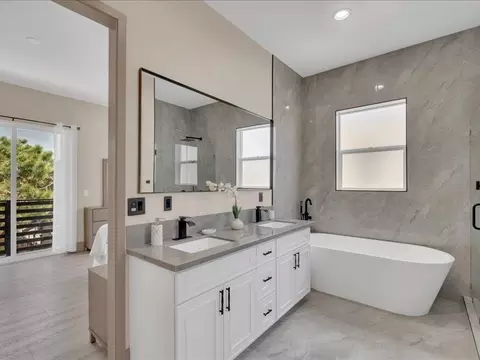 Bath - 8222 Starr St, Stanton, CA 90680 photo 3 of 5