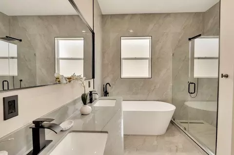 Bath - 8222 Starr St, Stanton, CA 90680 photo 2 of 5