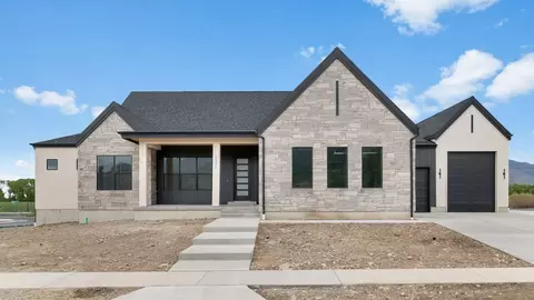 Exterior - 877 N 1860 E, Salem, UT 84653 photo 4 of 15